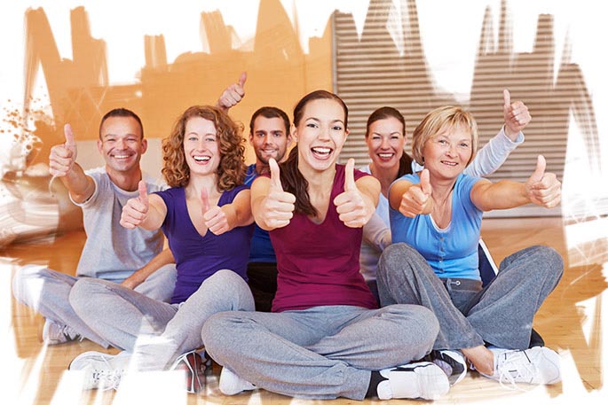 Grupo de personas contentas después de realizar un taller de Salud para Todos Parla